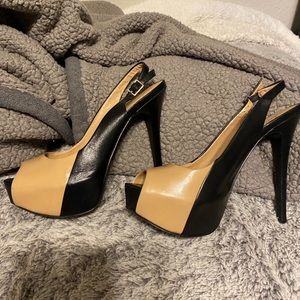 Ladies high heels, good condition, great shoes.
